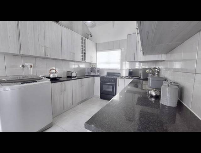 3 BEDROOM HOUSE FOR SALE IN DA GAMA BAY